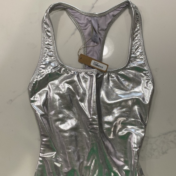 Skims Metallic Swim Cycle Suit - Picture 5 of 9